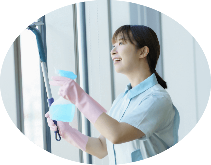 清掃している女性